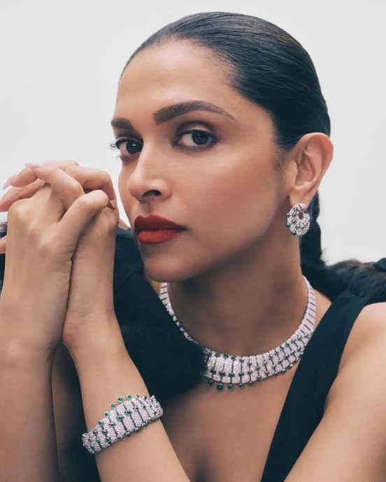 Дипика Падукон (Deepika Padukone) в фотосессии для журнала Vogue India (2023) Дипика Падукон (Deepika Padukone) в фотосессии для журнала Vogue India (2023)