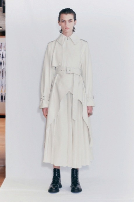 Коллекция Alexander McQueen Ready-To-Wear Весна-Лето 2021 Коллекция Alexander McQueen Ready-To-Wear Весна-Лето 2021