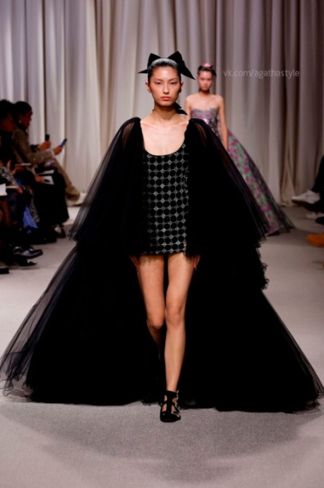 Коллекция Giambattista Valli Spring/Summer 2024 Haute Couture