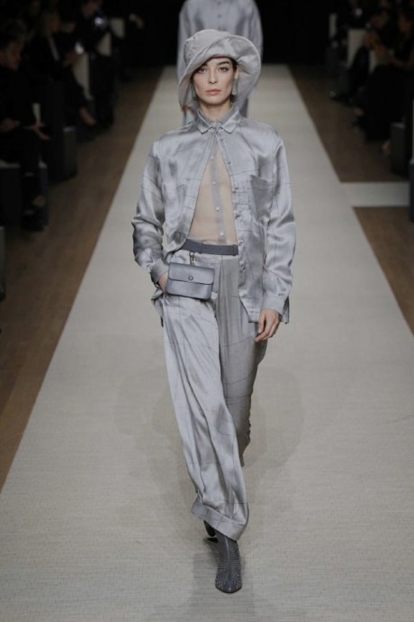 Коллекция Giorgio Armani Ready-To-Wear Весна-Лето 2025 Коллекция Giorgio Armani Ready-To-Wear Весна-Лето 2025