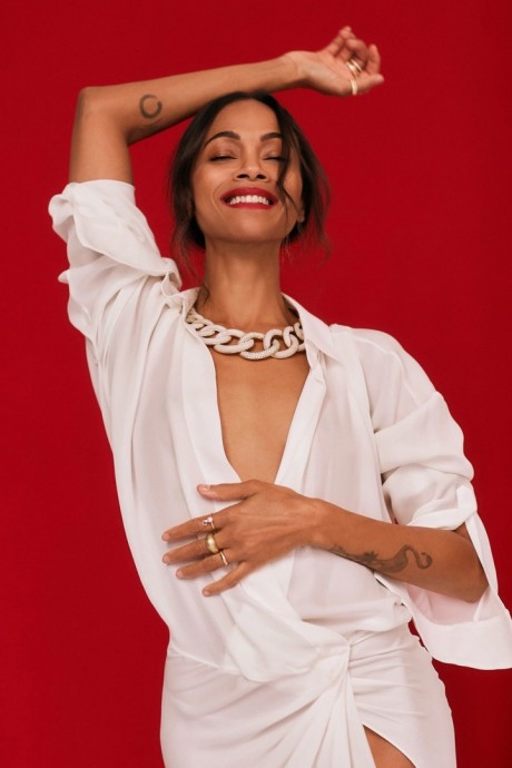 Зои Салдана (Zoe Saldana) в фотосессии для WWD Magazine (2022)