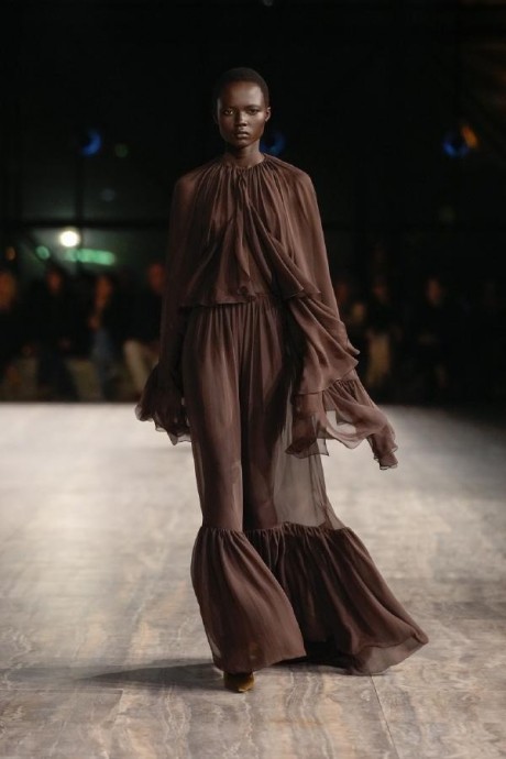 Коллекция Saint Laurent Ready-To-Wear Весна-Лето 2024 Коллекция Saint Laurent Ready-To-Wear Весна-Лето 2024