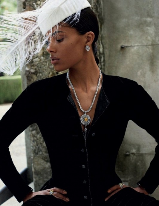 Тина Кунаки (Tina Kunakey) в фотосессии для журнала Harper’s Bazaar Spain Тина Кунаки (Tina Kunakey) в фотосессии для журнала Harper’s Bazaar Spain