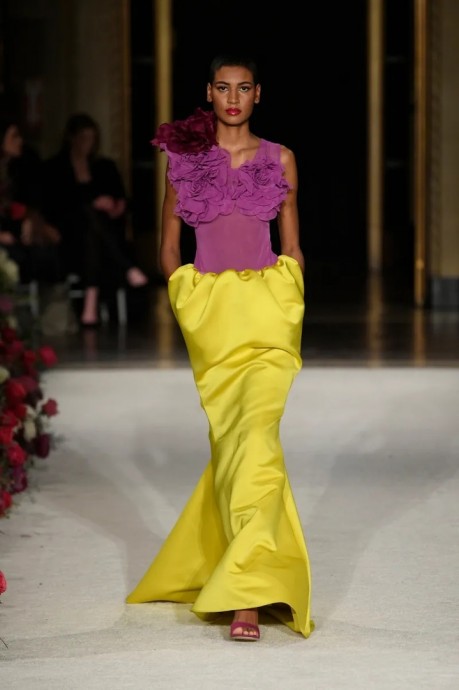 Коллекция Christian Siriano Ready-To-Wear Осень-Зима 2023 Коллекция Christian Siriano Ready-To-Wear Осень-Зима 2023
