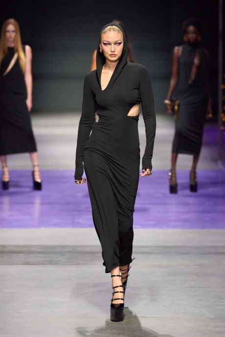 Коллекция Versace Ready-To-Wear Весна-Лето 2023