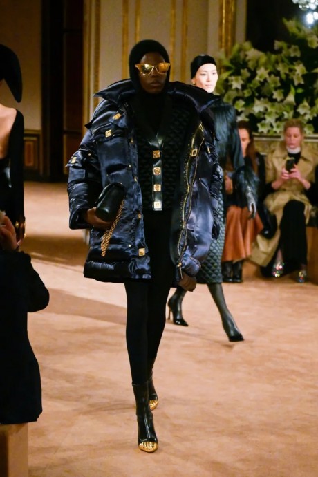 Коллекция Schiaparelli Ready-To-Wear Осень-Зима 2023-2024 Коллекция Schiaparelli Ready-To-Wear Осень-Зима 2023-2024