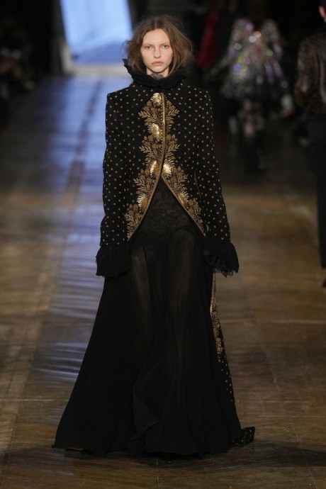 Alexander McQueen осень/зима 2025-2026