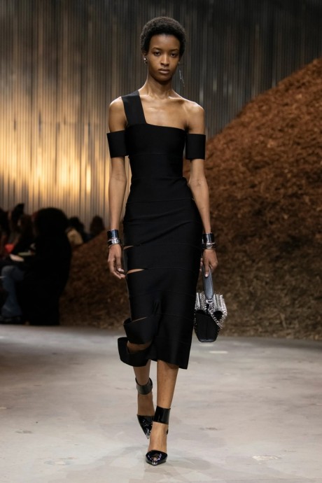 Коллекция Alexander McQueen Ready-To-Wear Осень-Зима 2022/2023 Коллекция Alexander McQueen Ready-To-Wear Осень-Зима 2022/2023