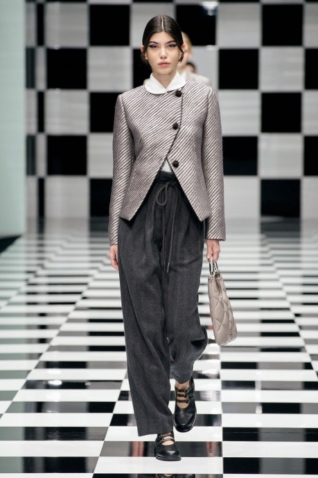 Коллекция Emporio Armani Ready-To-Wear Осень-Зима 2022/2023