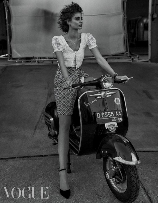 Тейлор Хилл (Taylor Hill) украсила страницы Vogue Mexico