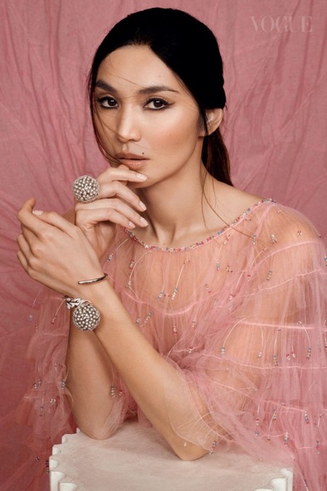 Джемма Чан (Gemma Chan) в фотосессии для журнала Vogue Singapore