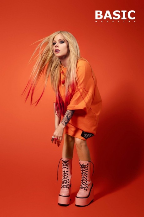 Аврил Лавин (Avril Lavigne) в фотосессии для журнала Basic Magazine