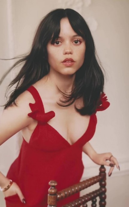 Дженна Ортега (Jenna Ortega) в фотосессии для журнала Vanity Fair (2024) Дженна Ортега (Jenna Ortega) в фотосессии для журнала Vanity Fair (2024)