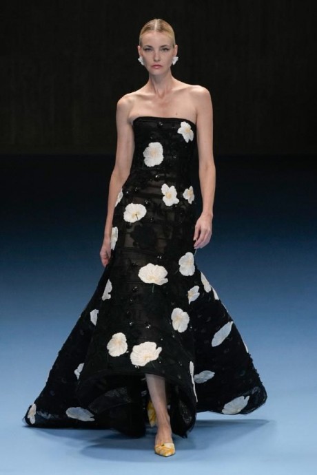 Коллекция Carolina Herrera Ready-To-Wear Весна-Лето 2025 Коллекция Carolina Herrera Ready-To-Wear Весна-Лето 2025