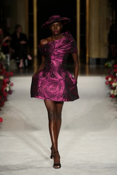 Коллекция Christian Siriano Ready-To-Wear Осень-Зима 2023 Коллекция Christian Siriano Ready-To-Wear Осень-Зима 2023