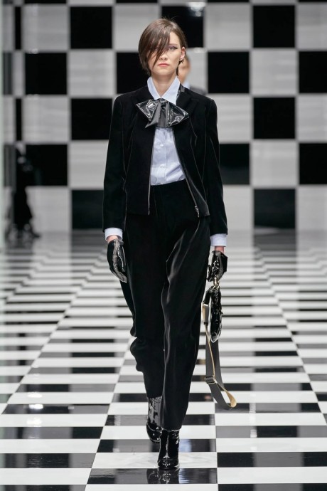 Коллекция Emporio Armani Ready-To-Wear Осень-Зима 2022/2023 Коллекция Emporio Armani Ready-To-Wear Осень-Зима 2022/2023