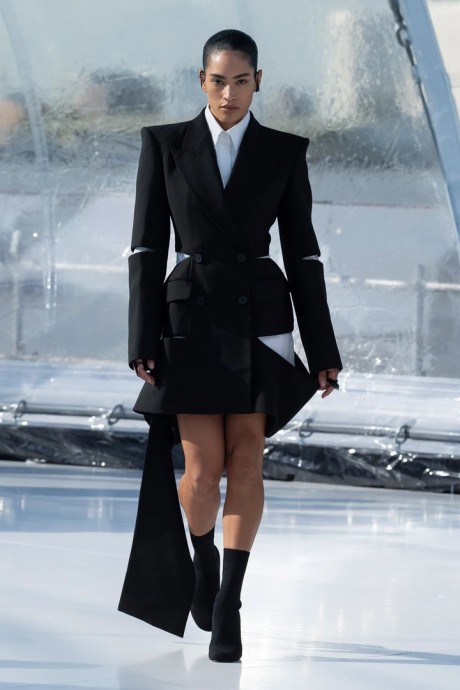 Коллекция Alexander McQueen Ready-To-Wear Весна-Лето 2023 Коллекция Alexander McQueen Ready-To-Wear Весна-Лето 2023