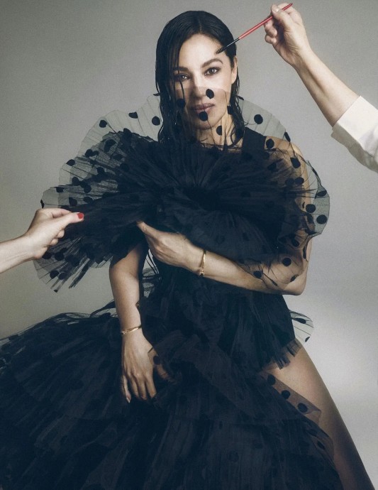 Моника Беллуччи (Monica Bellucci) в фотосессии для журнала Harper’s Bazaar Spain (2023) Моника Беллуччи (Monica Bellucci) в фотосессии для журнала Harper’s Bazaar Spain (2023)