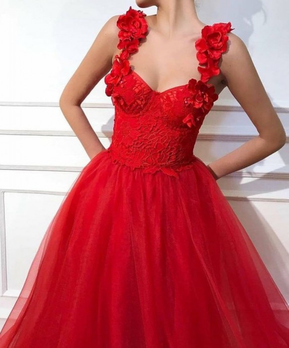 Шикарные вечерние платья красного цвета