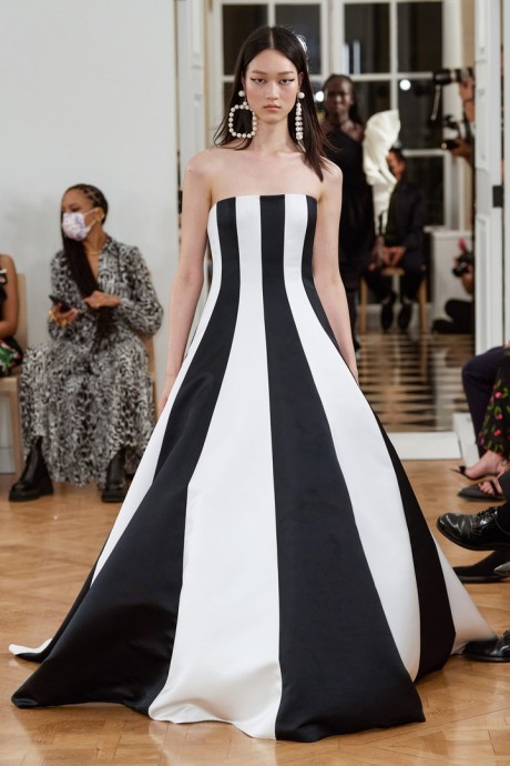 Коллекция Carolina Herrera Ready-To-Wear Весна-Лето 2022 Коллекция Carolina Herrera Ready-To-Wear Весна-Лето 2022