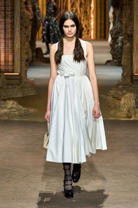 Коллекция Christian Dior Ready-To-Wear Весна-Лето 2023 Коллекция Christian Dior Ready-To-Wear Весна-Лето 2023