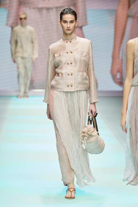 Коллекция Emporio Armani Ready-To-Wear Весна-Лето 2022 Коллекция Emporio Armani Ready-To-Wear Весна-Лето 2022
