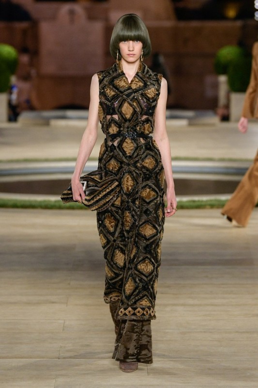 Модели коллекции Fendi Couture