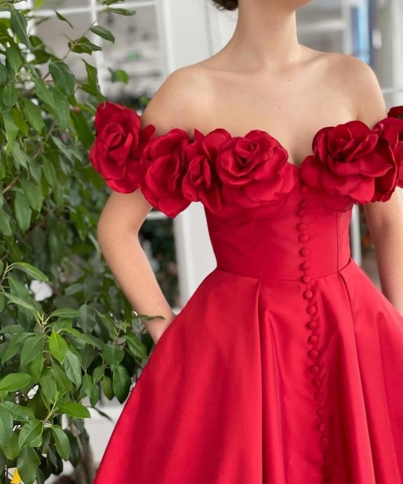 Подборка ярких платьев в красном цвете