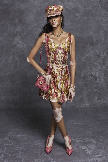 Коллекция Moschino Pre-Fall Осень-Зима 2021/2022