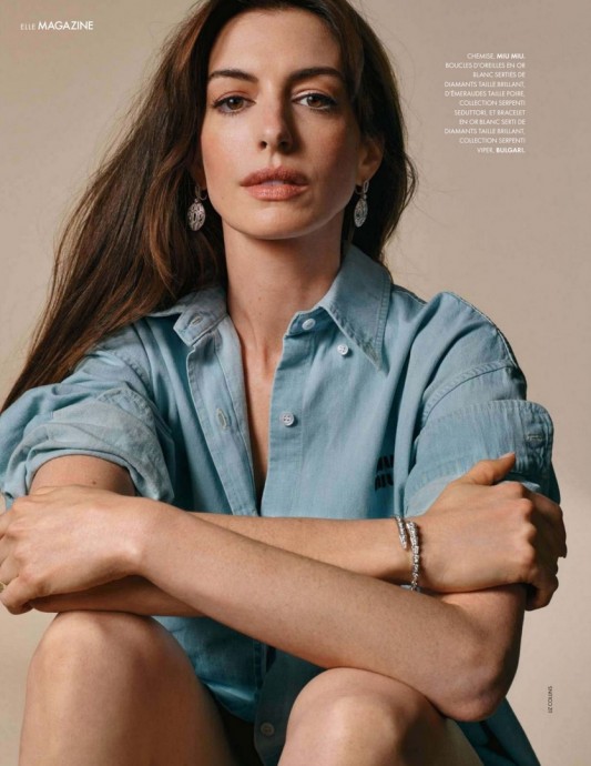 Энн Хэтэуэй (Anne Hathaway) в фотосессии для журнала ELLE France (2022)