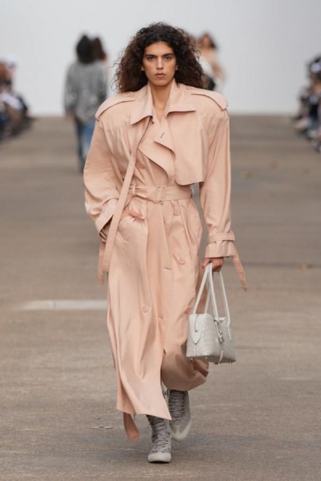 Коллекция Stella McCartney Ready-To-Wear Весна-Лето 2025 Коллекция Stella McCartney Ready-To-Wear Весна-Лето 2025