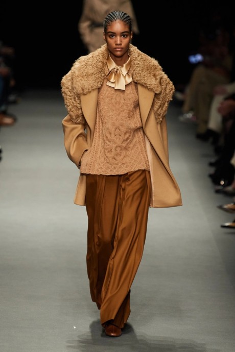 Коллекция Alberta Ferretti Ready-To-Wear Осень-Зима 2022/2023 Коллекция Alberta Ferretti Ready-To-Wear Осень-Зима 2022/2023