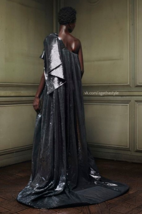 Коллекция Jisoo Baik Autumn/Winter 2024 Haute Couture Коллекция Jisoo Baik Autumn/Winter 2024 Haute Couture