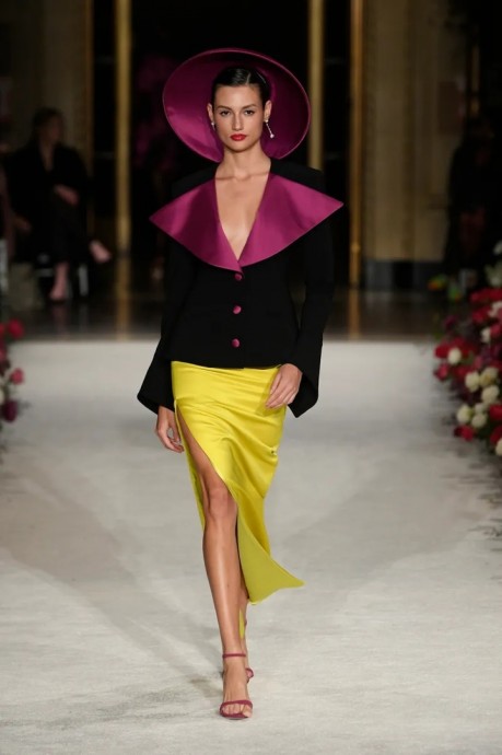 Коллекция Christian Siriano Ready-To-Wear Осень-Зима 2023 Коллекция Christian Siriano Ready-To-Wear Осень-Зима 2023