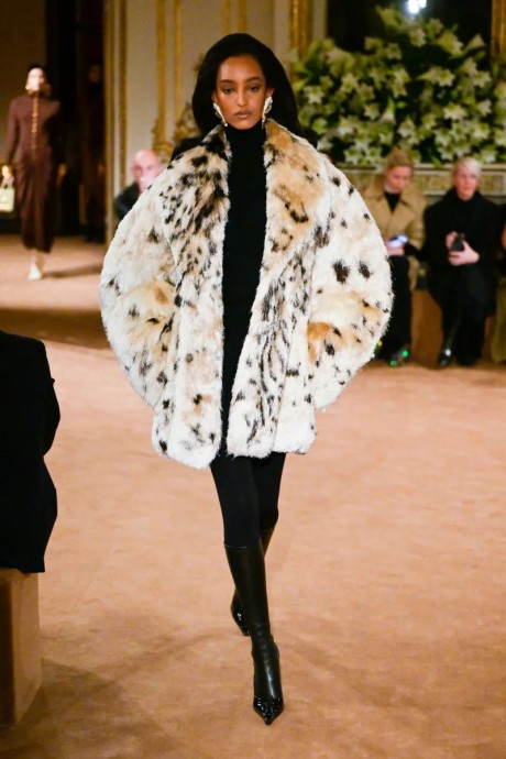 Коллекция Schiaparelli Ready-To-Wear Осень-Зима 2023-2024 Коллекция Schiaparelli Ready-To-Wear Осень-Зима 2023-2024
