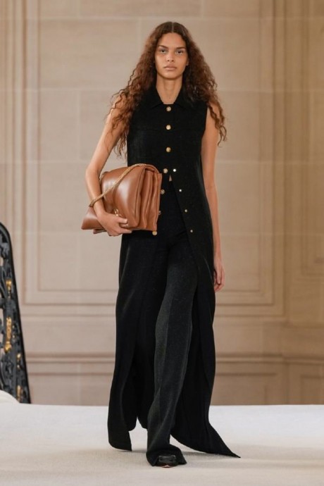 Коллекция Giambattista Valli Ready-To-Wear Осень-Зима 2025-2026 Коллекция Giambattista Valli Ready-To-Wear Осень-Зима 2025-2026