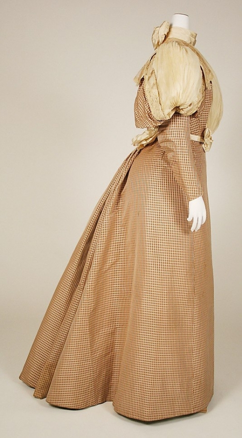 Платье из шёлка и кружева. House of Worth, 1890 год. Платье из шёлка и кружева. House of Worth, 1890 год.