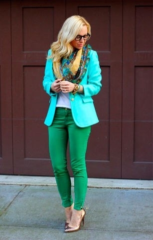С чем носить зеленые джинсы - обзор стильных образов