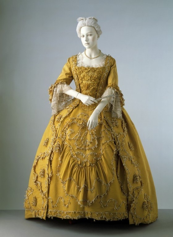 Жёлтый в моде 1760-70-х годов.