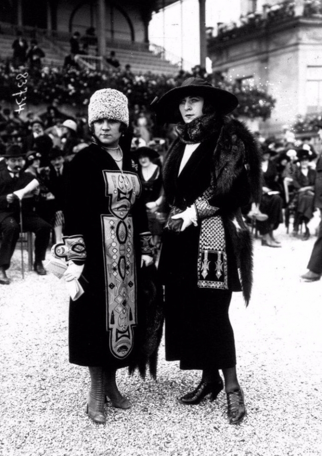 Французская мода 1919-20 гг. Скачки в Париже. Французская мода 1919-20 гг. Скачки в Париже.