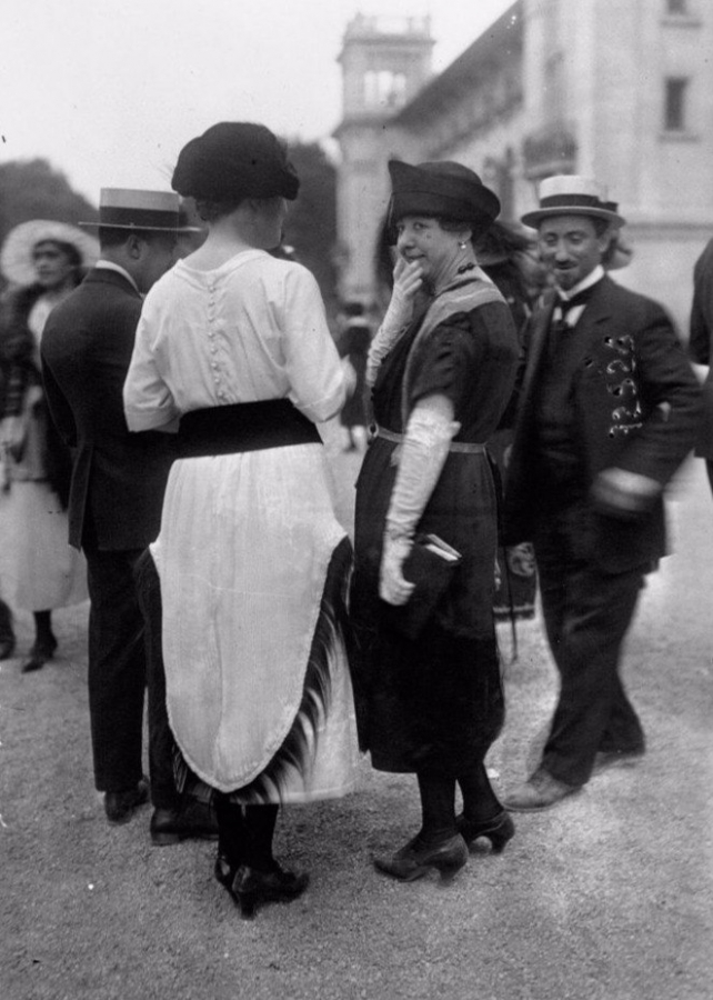 Французская мода 1919-20 гг. Скачки в Париже. Французская мода 1919-20 гг. Скачки в Париже.