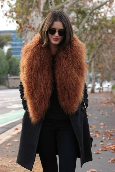Пальто с меховыми воротниками - тепло, дорого и стильно.