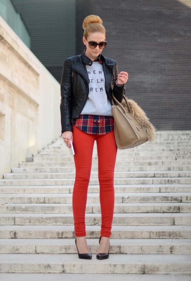 Образы с красными джинсами. Примеры сочетаний.
