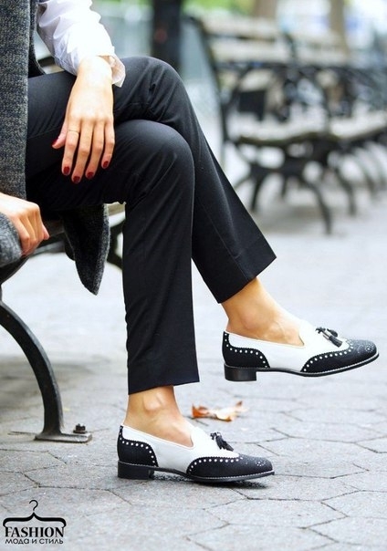 Лоферы - удобная городская обувь.