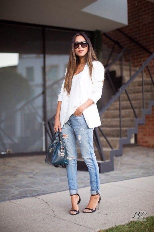 Белый жакет + джинсы = отличное casual-сочетание. Белый жакет + джинсы = отличное casual-сочетание.